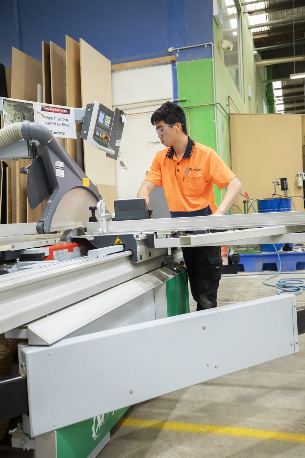 Euroline_About_BN1058_N573_large-min