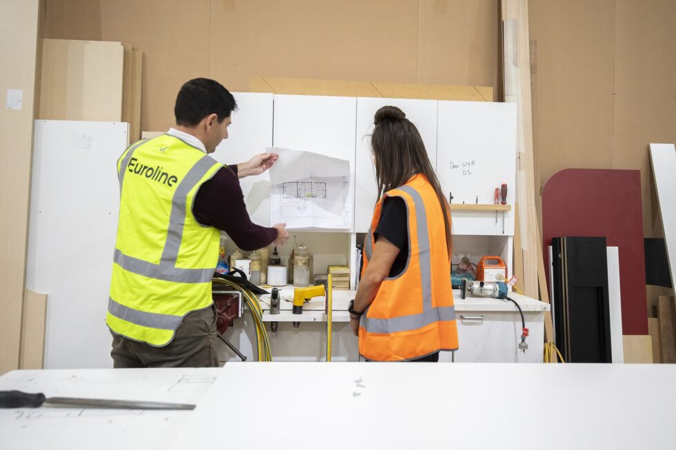 Euroline_Careers_BN1058_N431_large-min