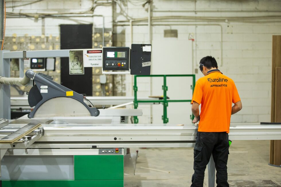 Euroline_Careers_BN1058_N706_large-min