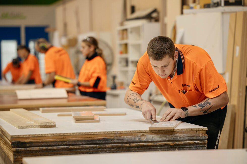 Euroline_Apprentice_Program_Appentice_at_work_1920x1280