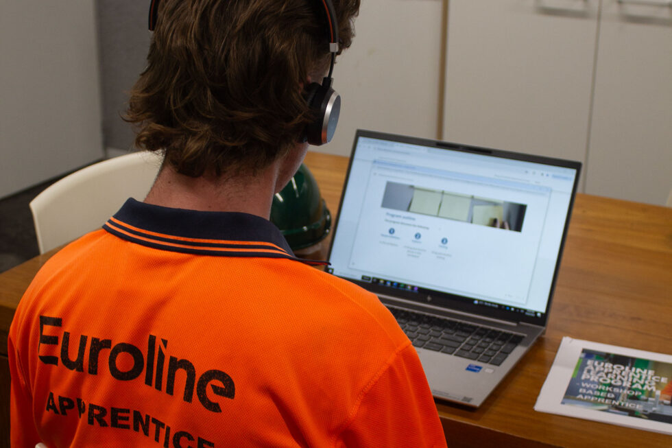 Euroline_Apprentice_Program_Appentice_studying_1920x1280